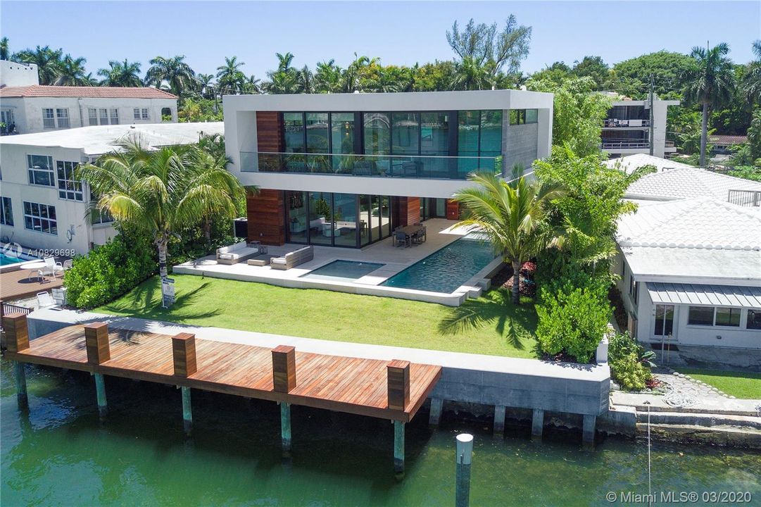 Недавно арендовано: $55,000 (5 спален, 5 ванн, 4170 Квадратных фут)