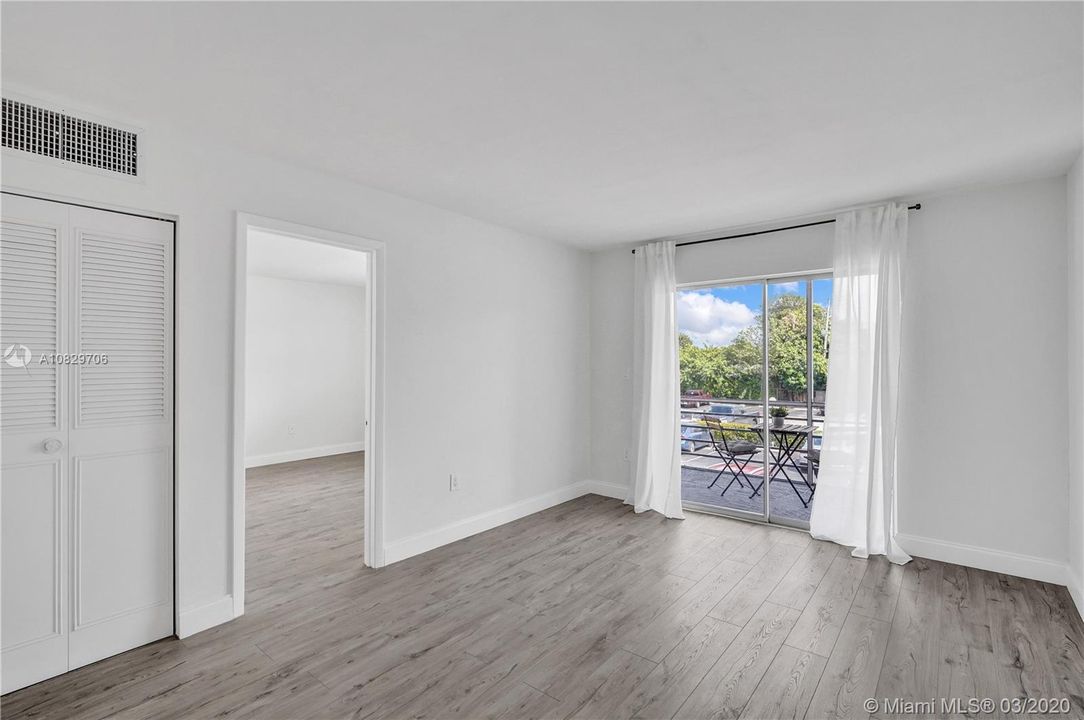 Recently Sold: $90,000 (1 beds, 1 baths, 680 Square Feet)