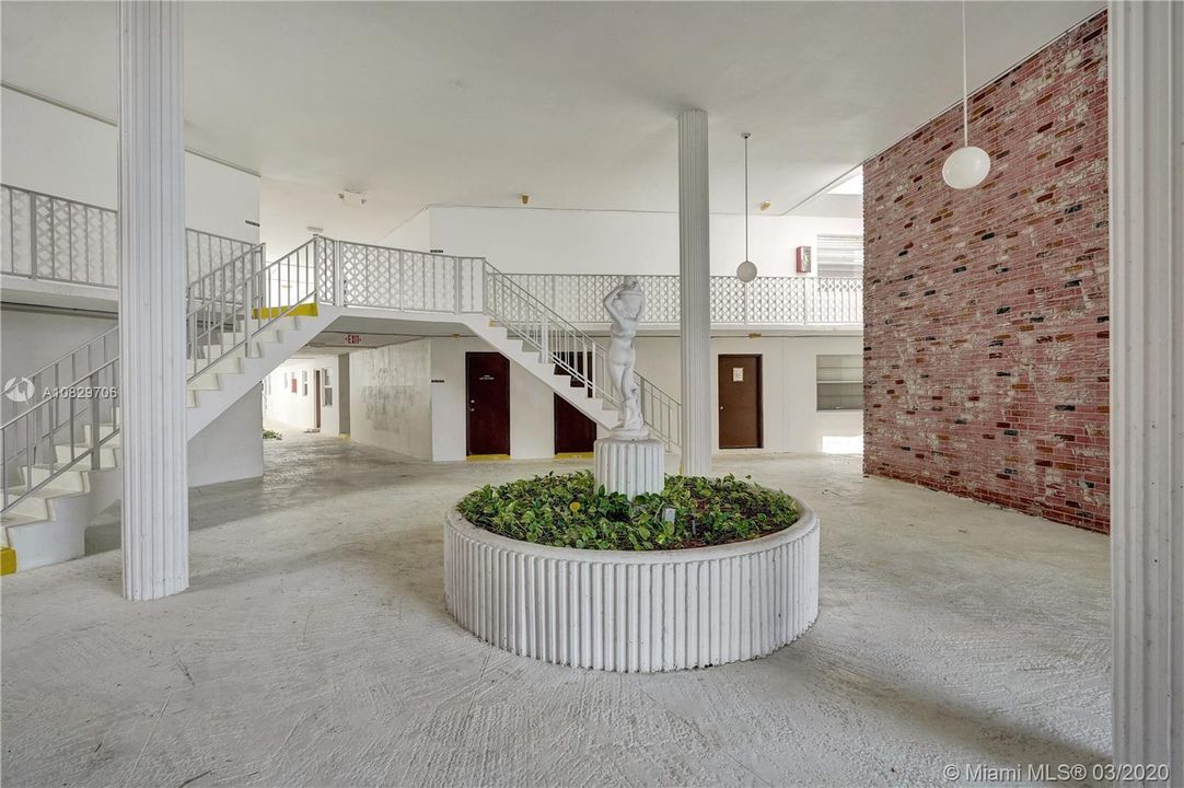 Recently Sold: $90,000 (1 beds, 1 baths, 680 Square Feet)