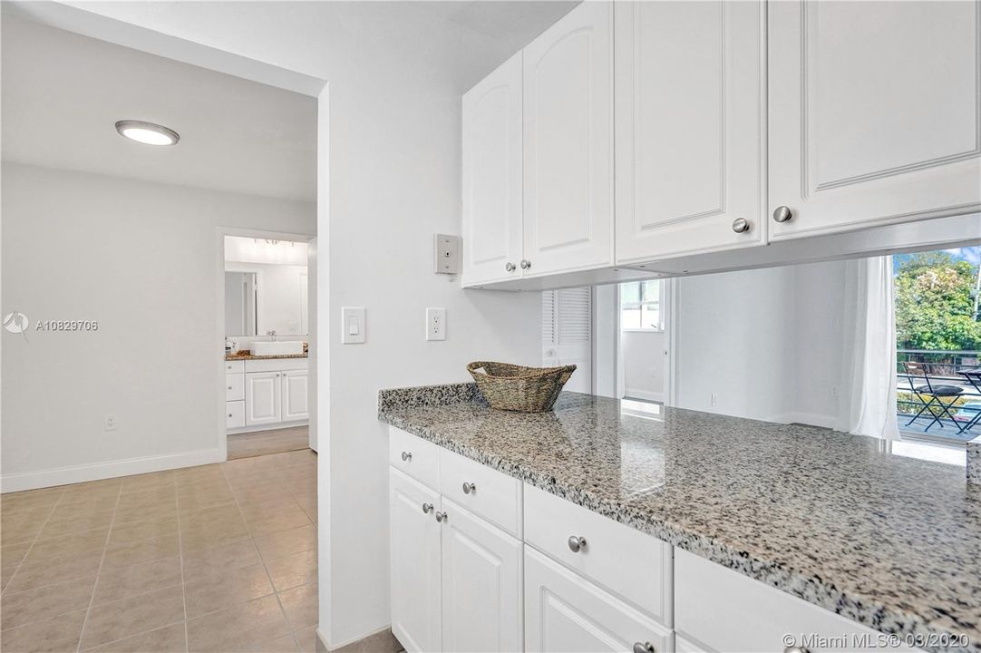 Recently Sold: $90,000 (1 beds, 1 baths, 680 Square Feet)