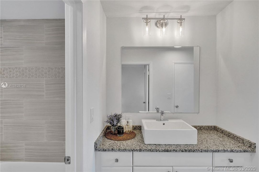 Recently Sold: $90,000 (1 beds, 1 baths, 680 Square Feet)