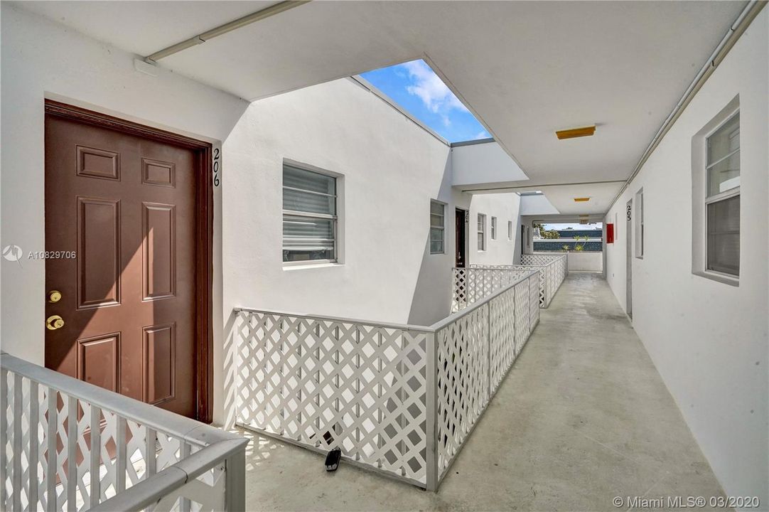 Recently Sold: $90,000 (1 beds, 1 baths, 680 Square Feet)