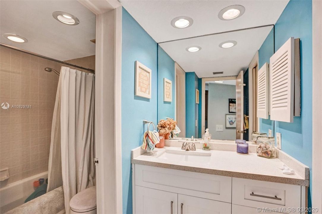Recently Sold: $209,000 (2 beds, 2 baths, 1122 Square Feet)