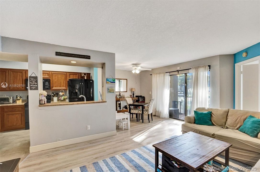 Recently Sold: $209,000 (2 beds, 2 baths, 1122 Square Feet)