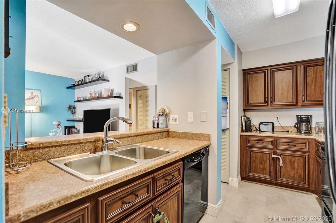 Recently Sold: $209,000 (2 beds, 2 baths, 1122 Square Feet)