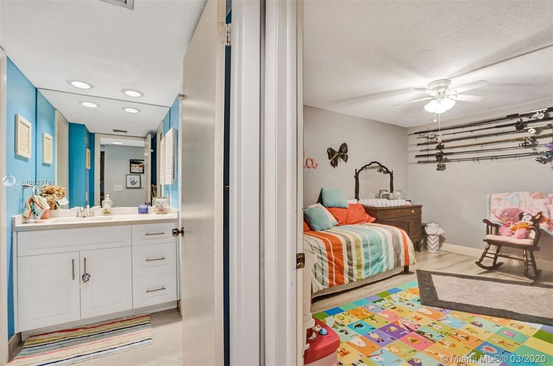 Recently Sold: $209,000 (2 beds, 2 baths, 1122 Square Feet)