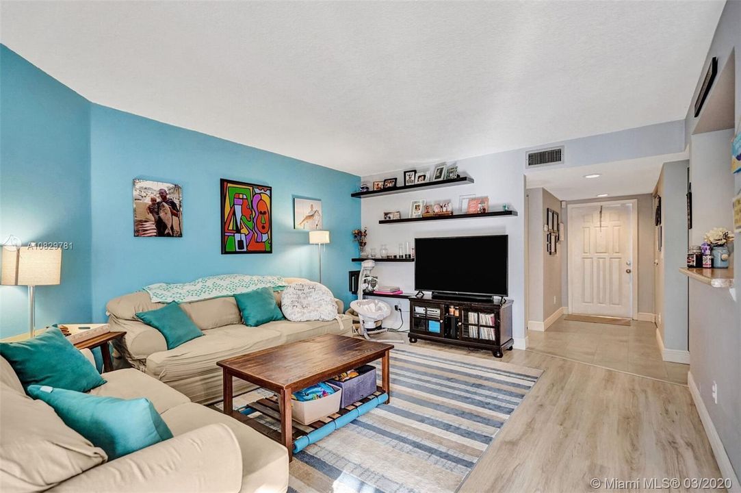 Recently Sold: $209,000 (2 beds, 2 baths, 1122 Square Feet)