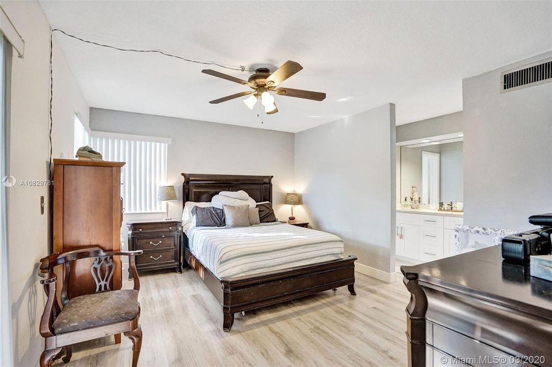 Recently Sold: $209,000 (2 beds, 2 baths, 1122 Square Feet)