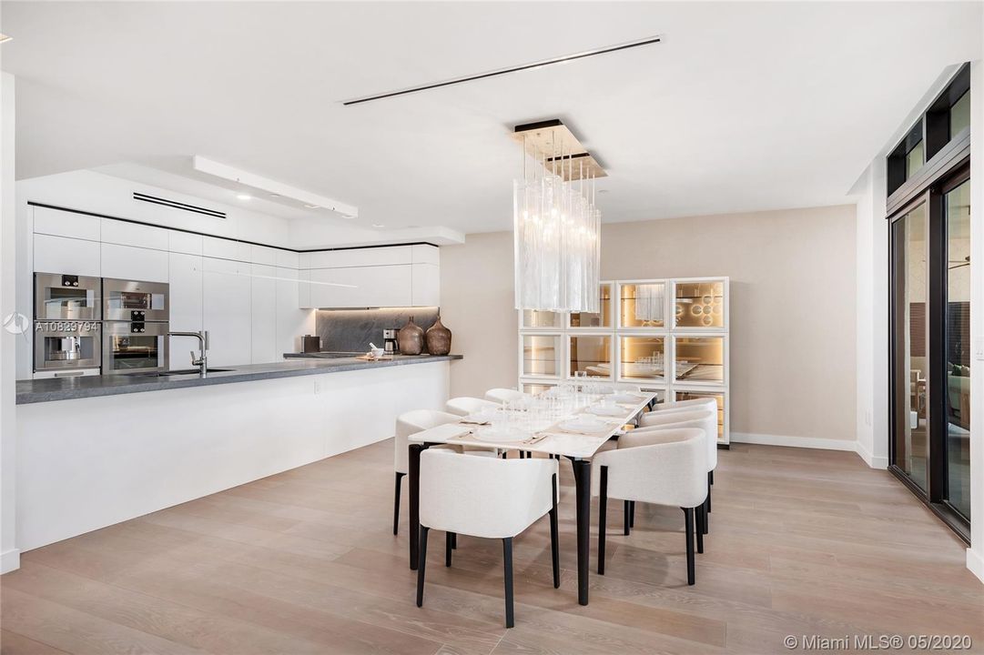 Recently Sold: $8,600,000 (3 beds, 3 baths, 3581 Square Feet)