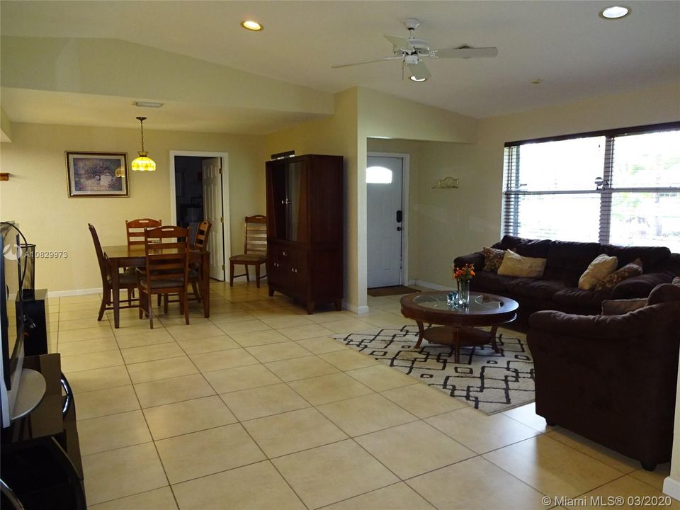 Recently Sold: $355,000 (2 beds, 2 baths, 1665 Square Feet)