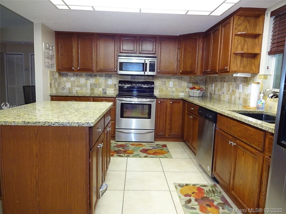 Recently Sold: $355,000 (2 beds, 2 baths, 1665 Square Feet)