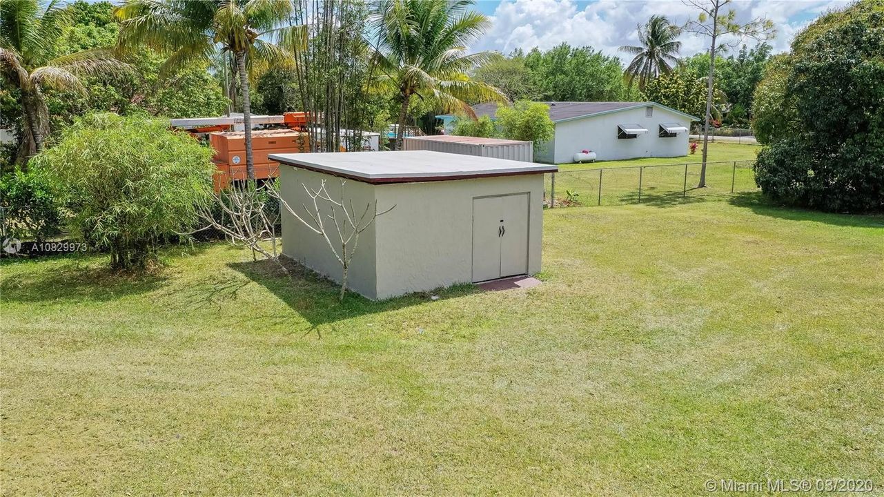 Recently Sold: $355,000 (2 beds, 2 baths, 1665 Square Feet)