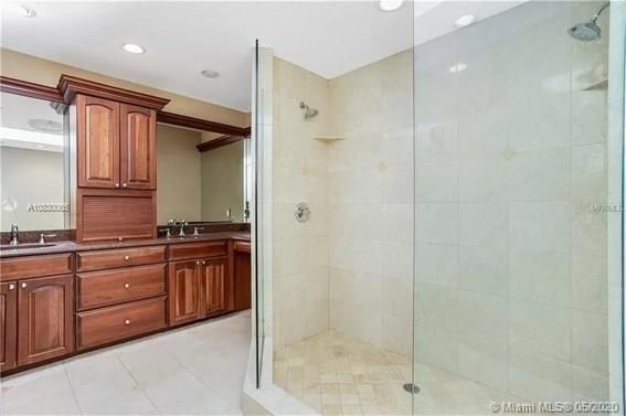 Vendido Recientemente: $329,000 (3 camas, 2 baños, 0 Pies cuadrados)