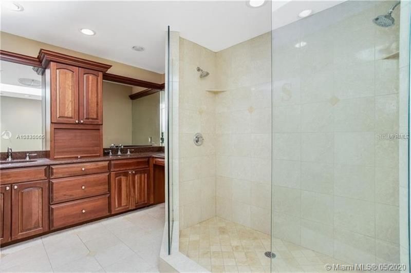 Vendido Recientemente: $329,000 (3 camas, 2 baños, 0 Pies cuadrados)