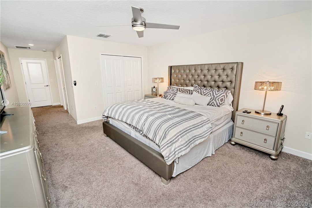 Vendido Recientemente: $399,000 (5 camas, 5 baños, 3081 Pies cuadrados)