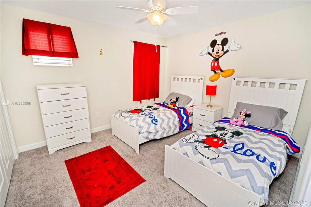 Vendido Recientemente: $399,000 (5 camas, 5 baños, 3081 Pies cuadrados)