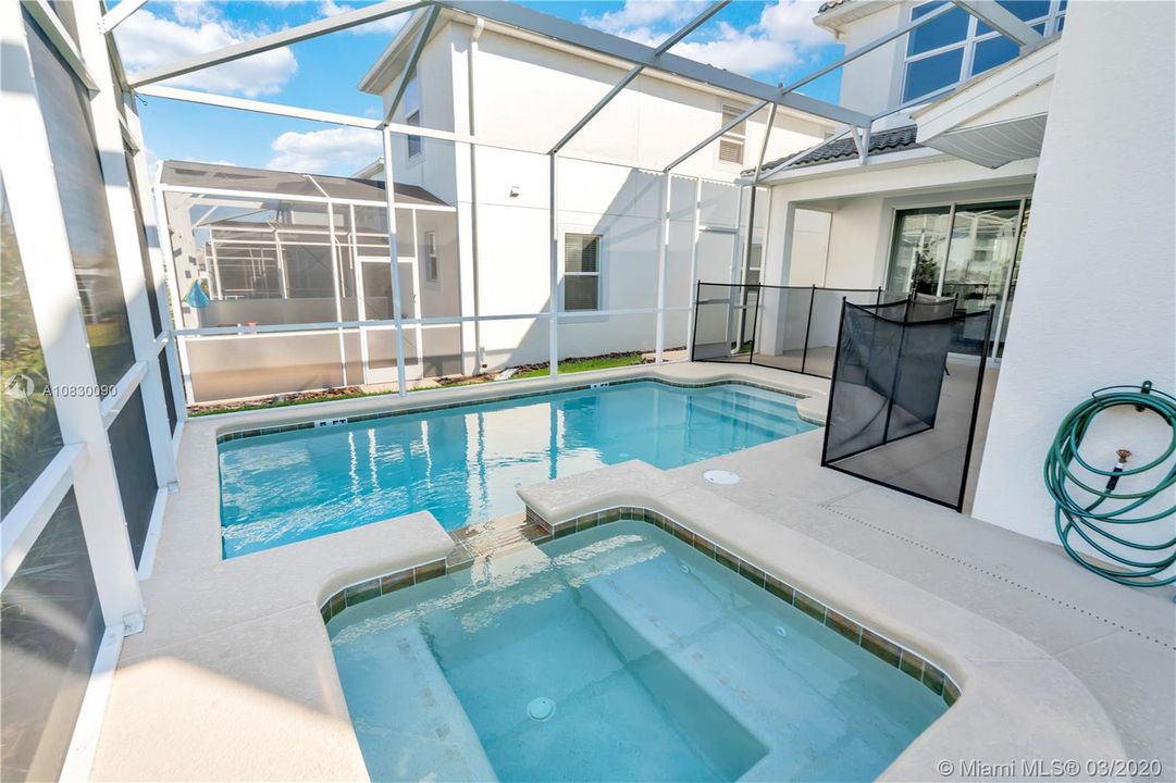 Vendido Recientemente: $399,000 (5 camas, 5 baños, 3081 Pies cuadrados)