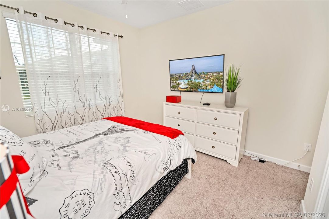 Vendido Recientemente: $399,000 (5 camas, 5 baños, 3081 Pies cuadrados)