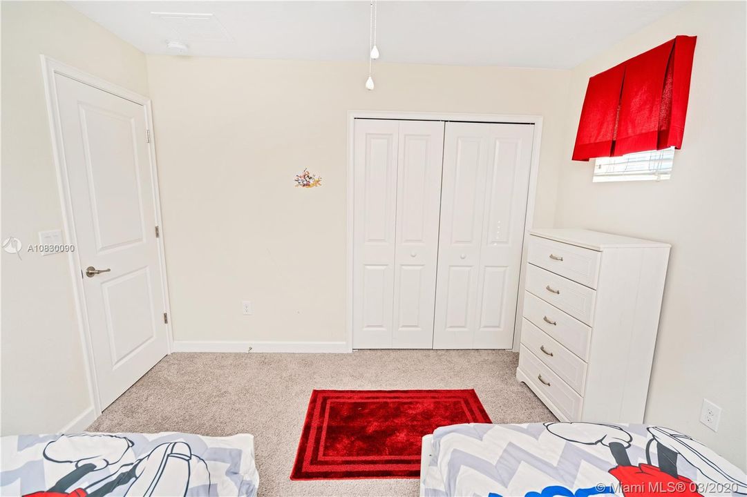 Vendido Recientemente: $399,000 (5 camas, 5 baños, 3081 Pies cuadrados)