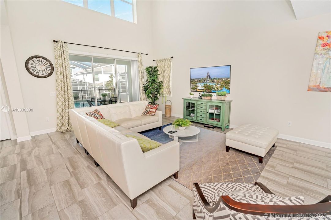 Vendido Recientemente: $399,000 (5 camas, 5 baños, 3081 Pies cuadrados)