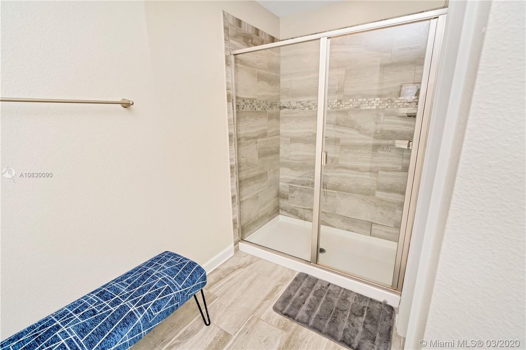 Vendido Recientemente: $399,000 (5 camas, 5 baños, 3081 Pies cuadrados)