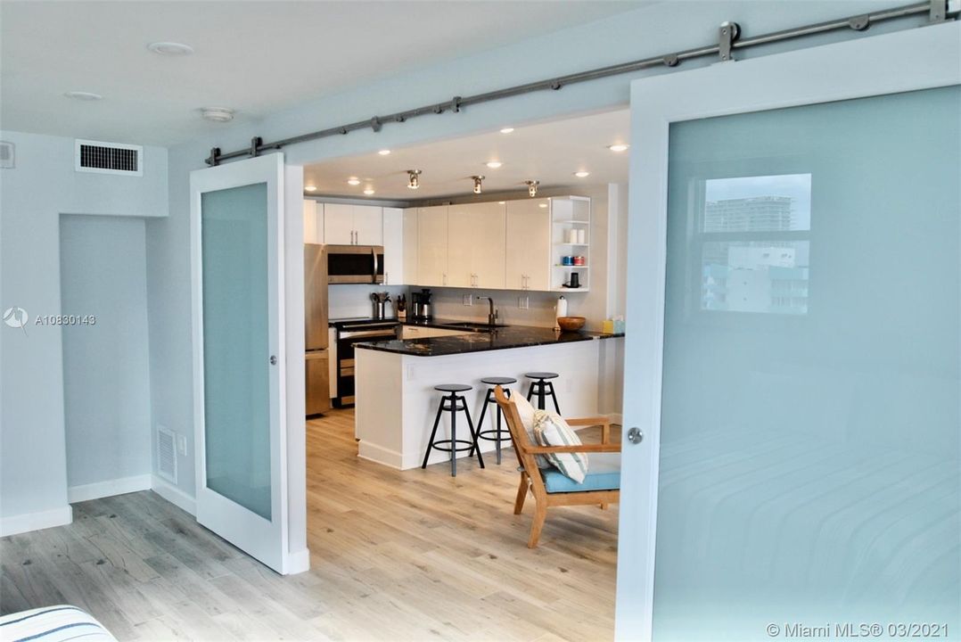 Recently Sold: $599,000 (1 beds, 1 baths, 731 Square Feet)