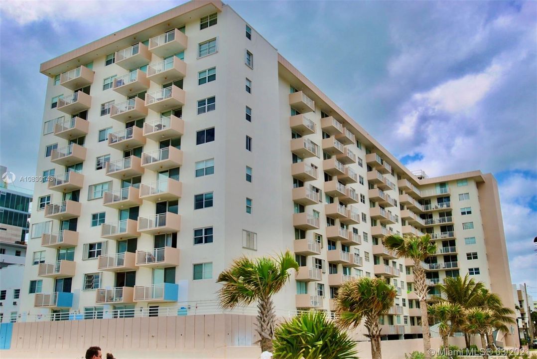 Recently Sold: $599,000 (1 beds, 1 baths, 731 Square Feet)