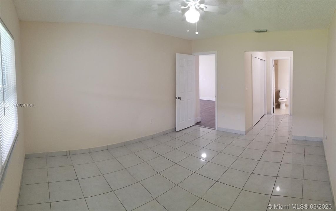 Vendido Recientemente: $329,900 (3 camas, 2 baños, 1239 Pies cuadrados)