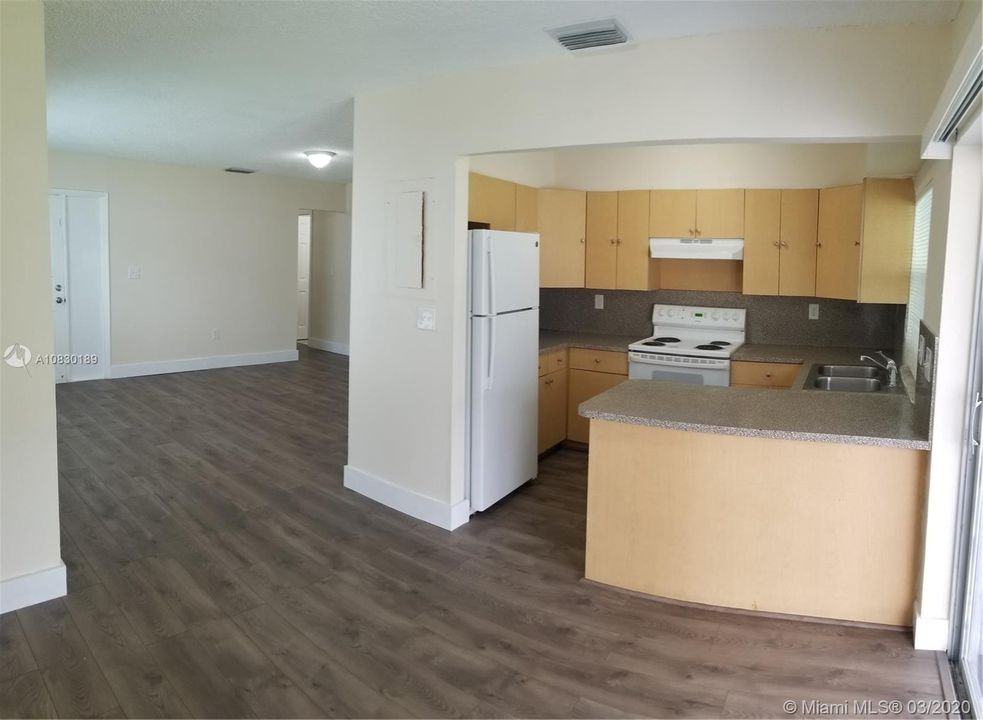 Vendido Recientemente: $329,900 (3 camas, 2 baños, 1239 Pies cuadrados)