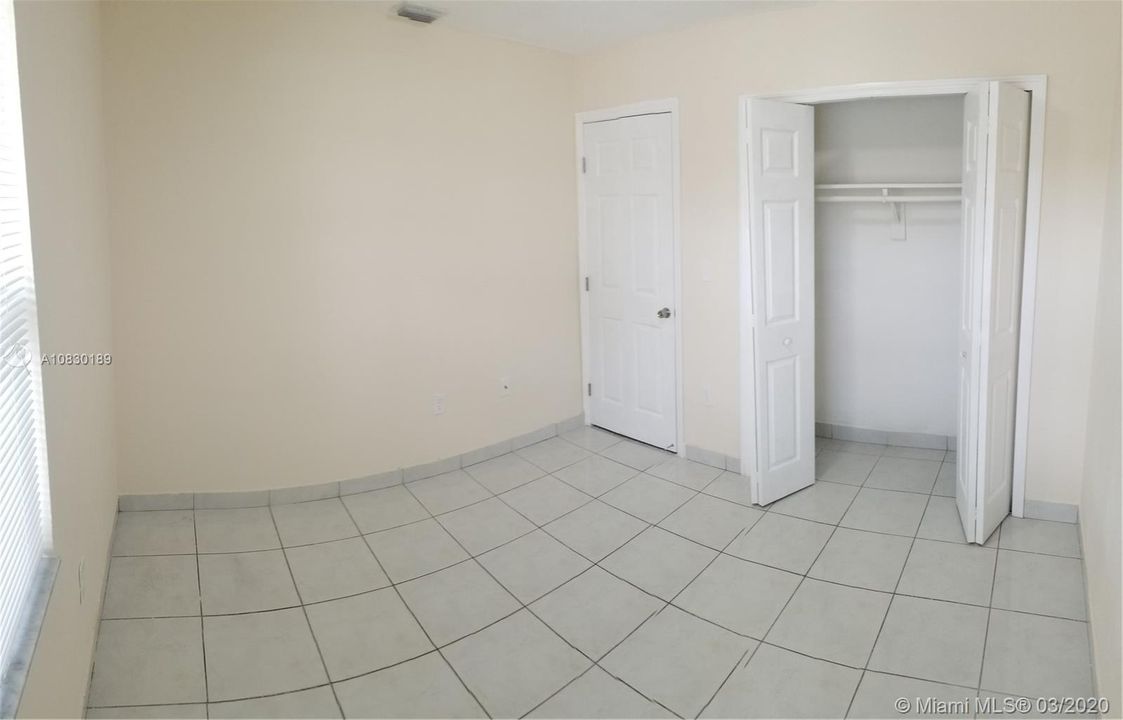 Vendido Recientemente: $329,900 (3 camas, 2 baños, 1239 Pies cuadrados)