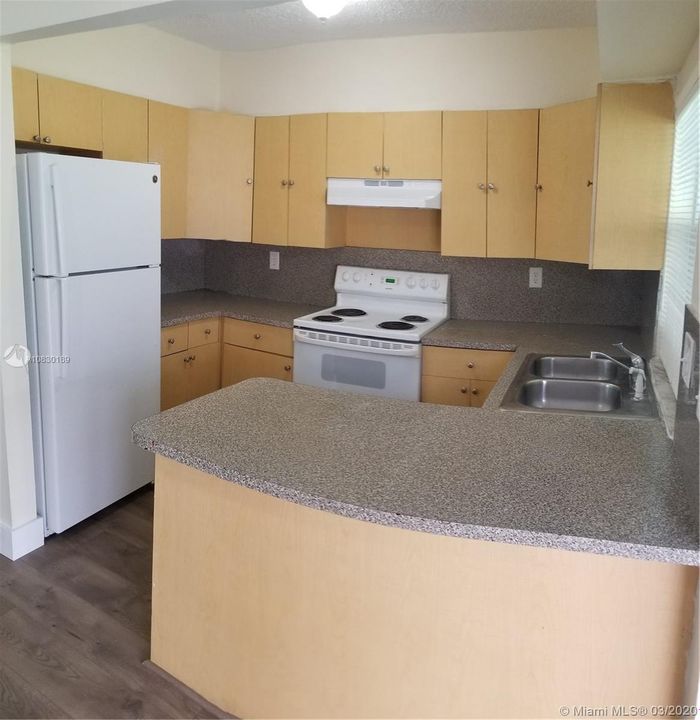 Vendido Recientemente: $329,900 (3 camas, 2 baños, 1239 Pies cuadrados)