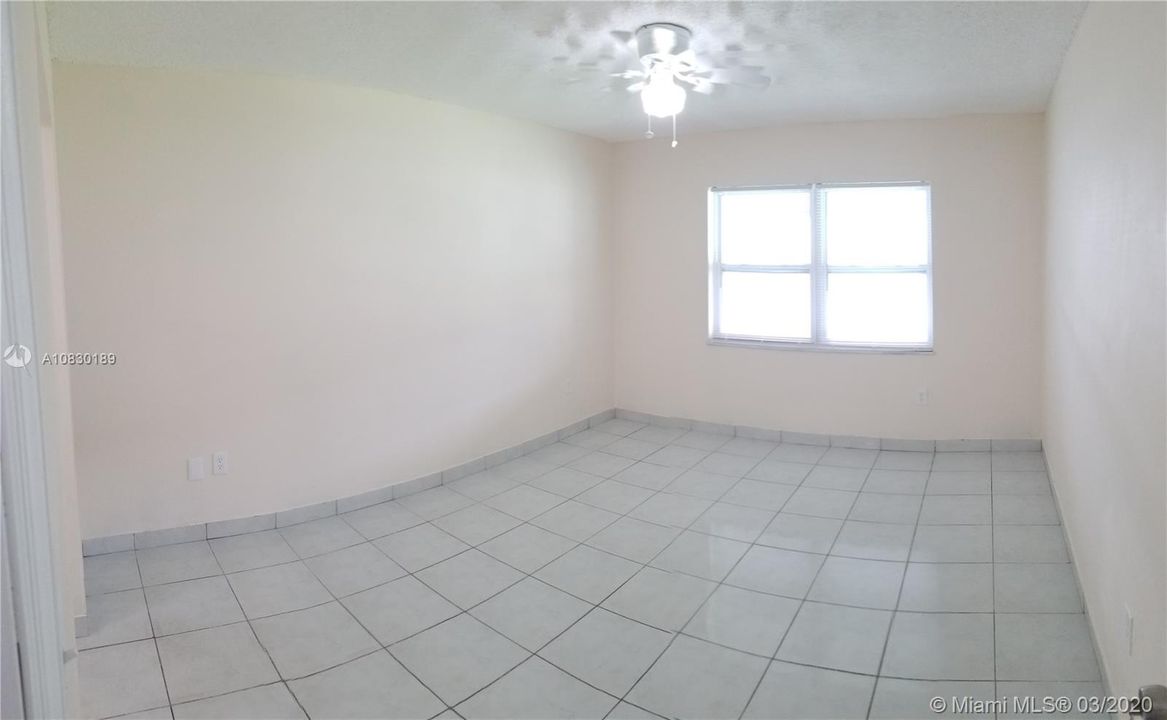 Vendido Recientemente: $329,900 (3 camas, 2 baños, 1239 Pies cuadrados)