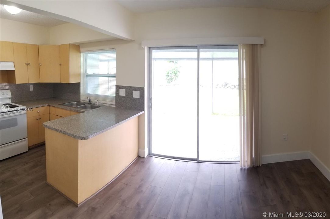 Vendido Recientemente: $329,900 (3 camas, 2 baños, 1239 Pies cuadrados)