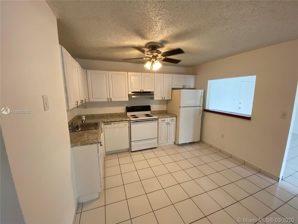 最近售出: $99,500 (2 贝兹, 2 浴室, 1030 平方英尺)