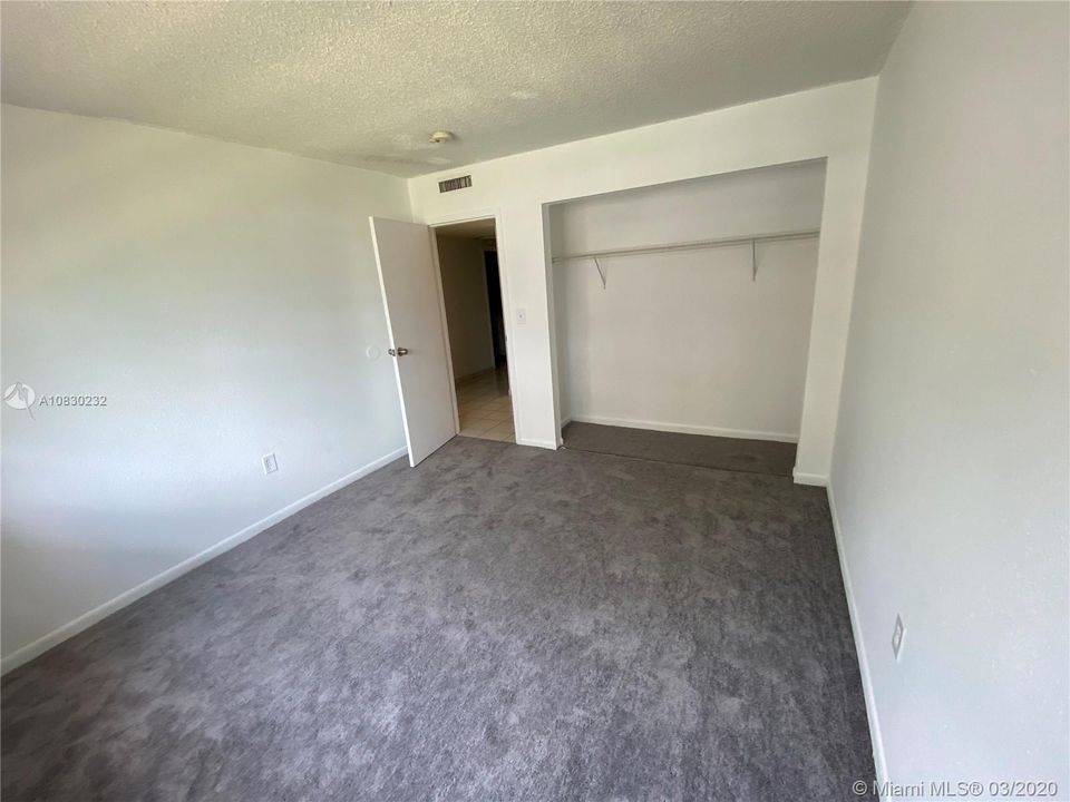 最近售出: $99,500 (2 贝兹, 2 浴室, 1030 平方英尺)