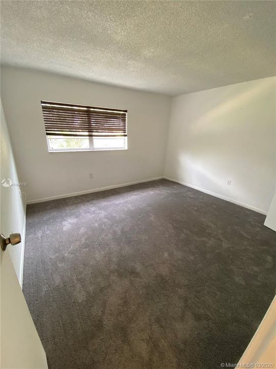 最近售出: $99,500 (2 贝兹, 2 浴室, 1030 平方英尺)