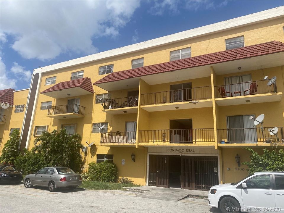 最近售出: $99,500 (2 贝兹, 2 浴室, 1030 平方英尺)