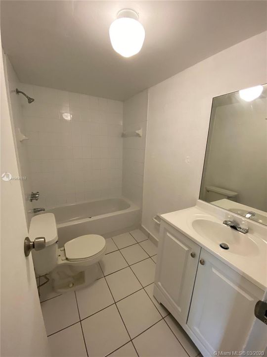 最近售出: $99,500 (2 贝兹, 2 浴室, 1030 平方英尺)