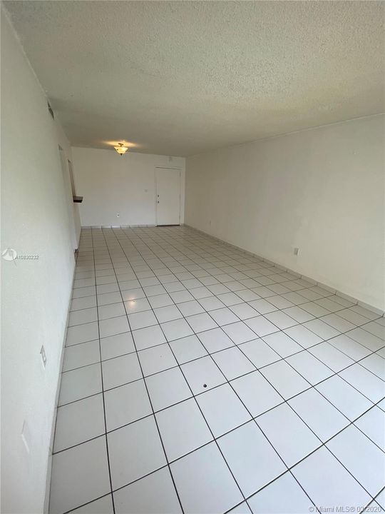 最近售出: $99,500 (2 贝兹, 2 浴室, 1030 平方英尺)