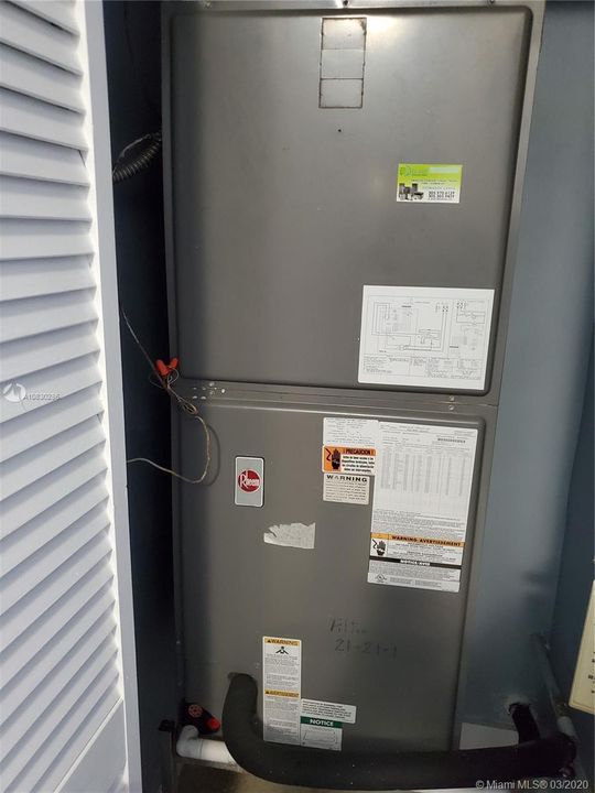 Vendido Recientemente: $325,000 (4 camas, 2 baños, 1716 Pies cuadrados)