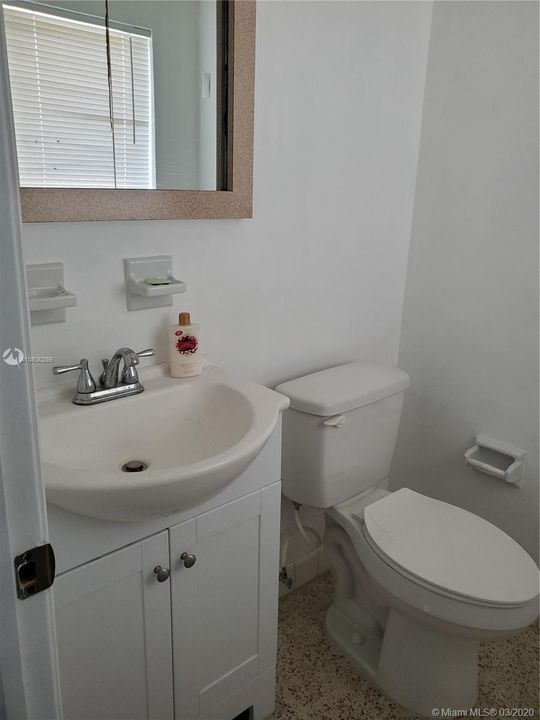 Vendido Recientemente: $325,000 (4 camas, 2 baños, 1716 Pies cuadrados)