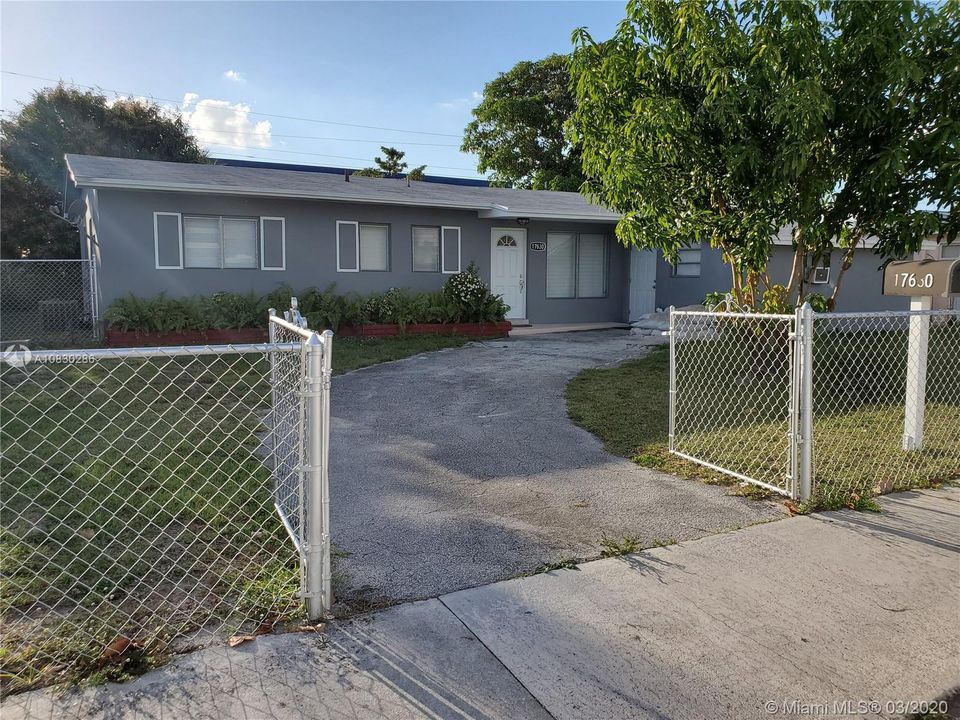 Vendido Recientemente: $325,000 (4 camas, 2 baños, 1716 Pies cuadrados)