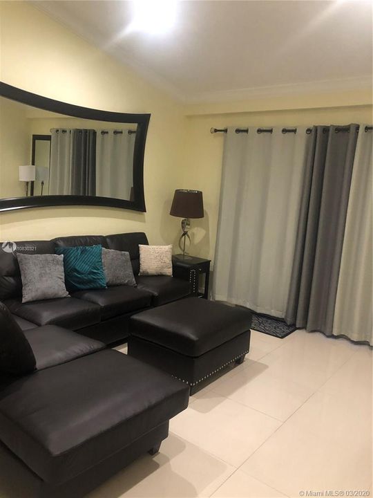 Vendido Recientemente: $119,000 (2 camas, 2 baños, 895 Pies cuadrados)