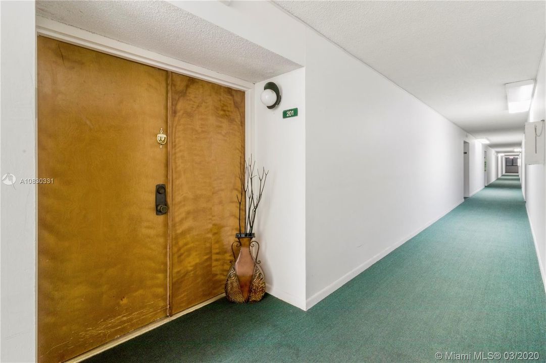 Recently Sold: $125,000 (1 beds, 1 baths, 708 Square Feet)