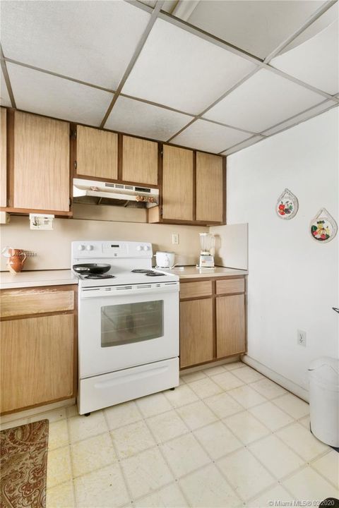 Recently Sold: $125,000 (1 beds, 1 baths, 708 Square Feet)