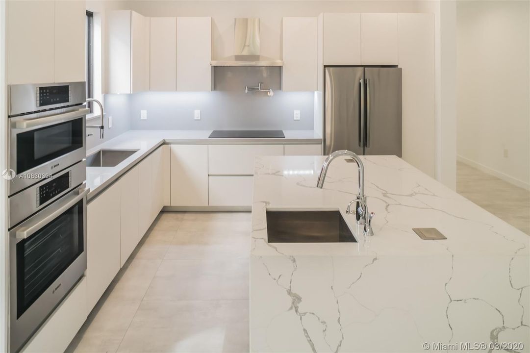Vendido Recientemente: $1,195,000 (4 camas, 4 baños, 2630 Pies cuadrados)