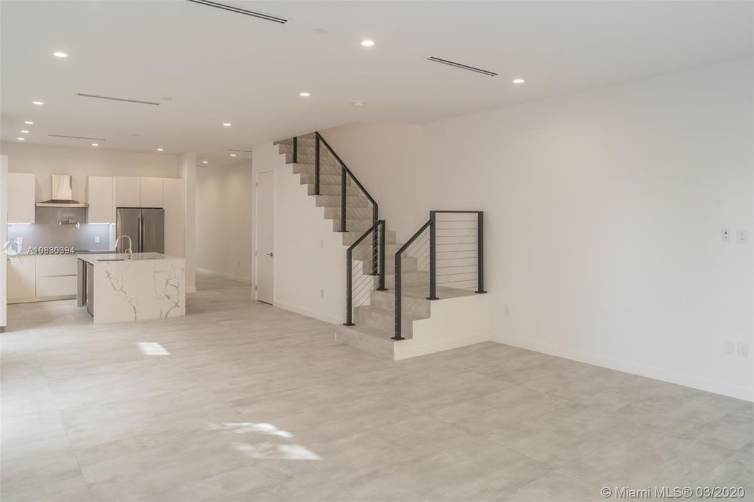 Vendido Recientemente: $1,195,000 (4 camas, 4 baños, 2630 Pies cuadrados)