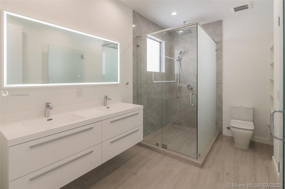 Vendido Recientemente: $1,195,000 (4 camas, 4 baños, 2630 Pies cuadrados)