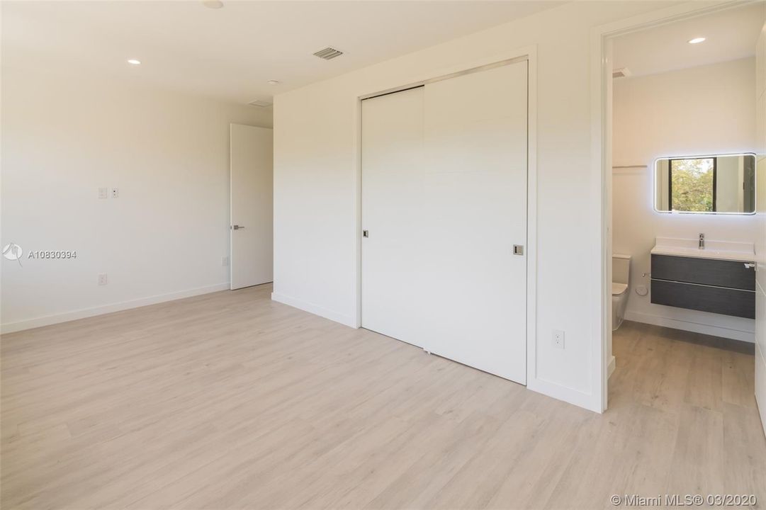 Vendido Recientemente: $1,195,000 (4 camas, 4 baños, 2630 Pies cuadrados)