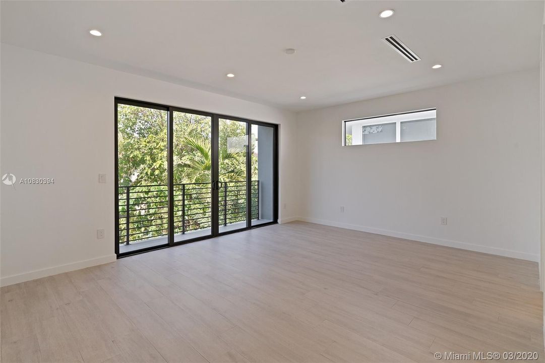 Vendido Recientemente: $1,195,000 (4 camas, 4 baños, 2630 Pies cuadrados)